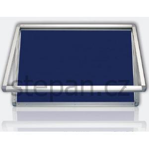 Vitrína Venkovní vitrína s horizontálním otevíráním, výplň modrý filc, 75 x 70 cm